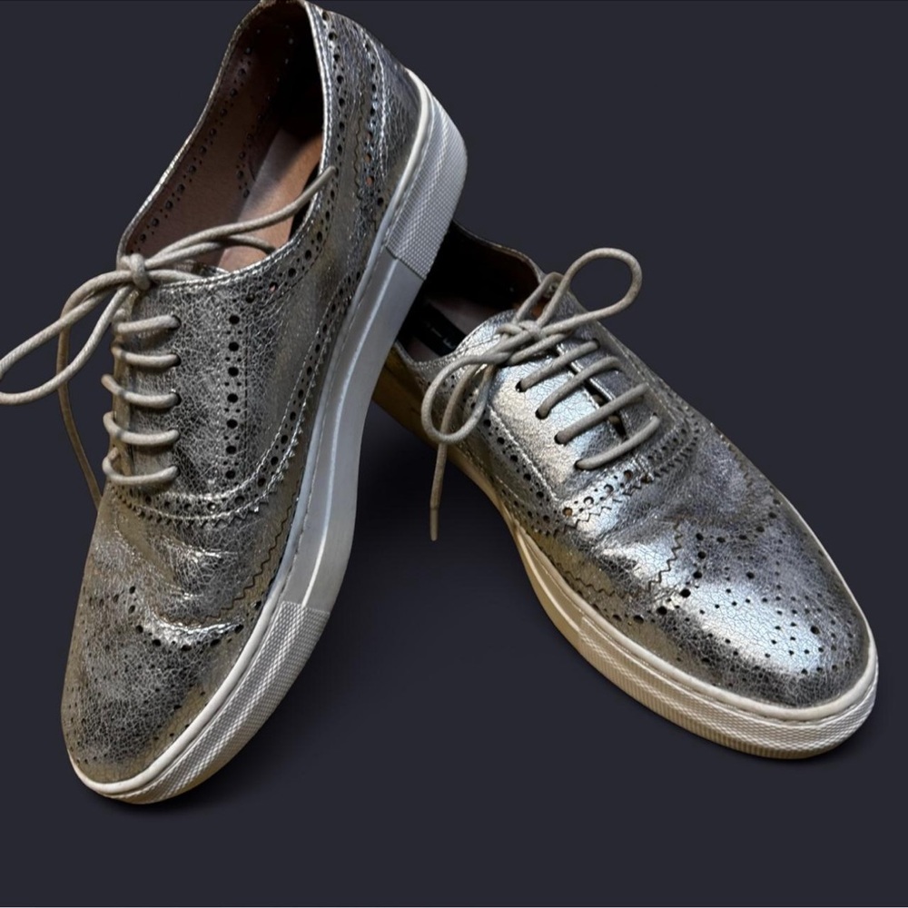Steven By Steve Madden silver platform flats oxfords white laces size 8